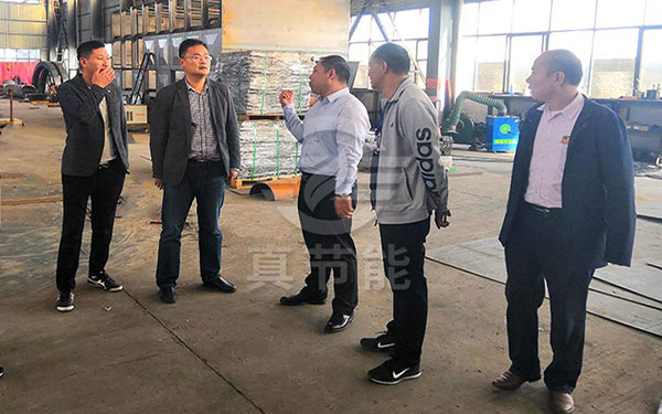 用戶到電鍍污泥干燥機廠家進行參觀、考察